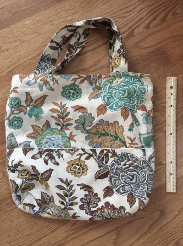 lot 2128 image: Floral Canvas Tote bagpurse with outside pockets
