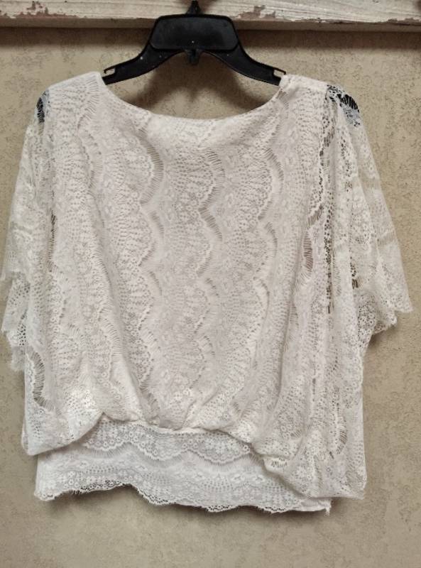 lot 2130 image: Retro Betty Lace top