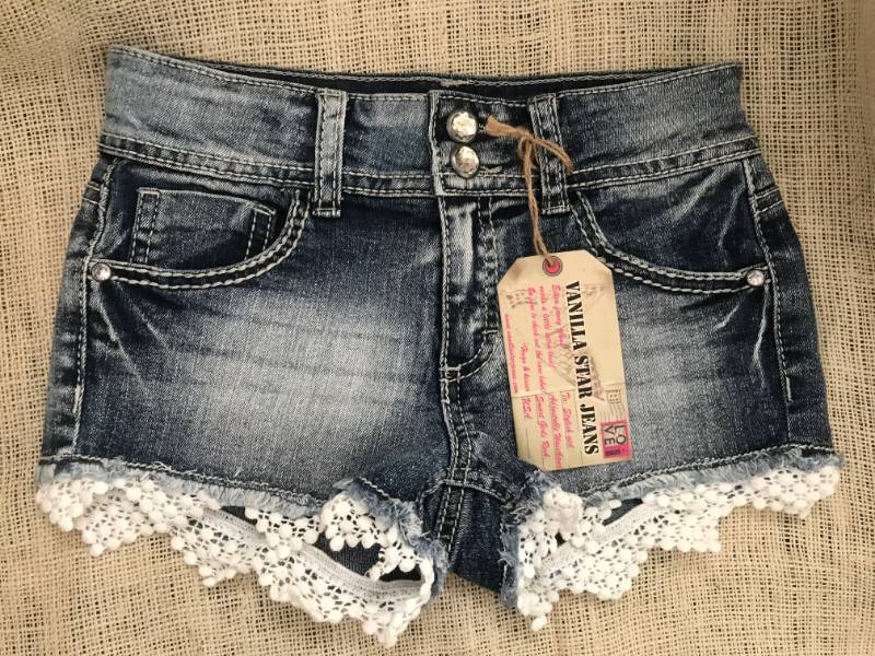 lot 2132 image: Girls Vanilla Bean shorts size 10 new with tags