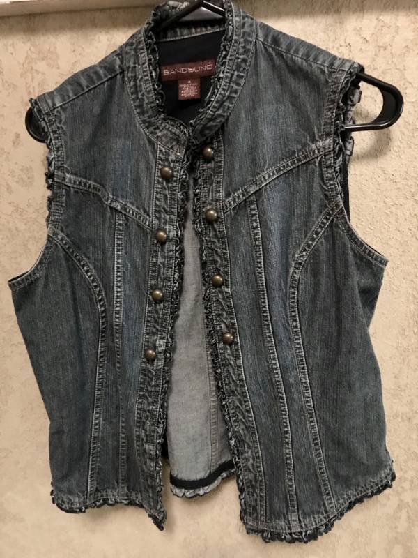 lot 2133 image: Bandolino Denim Vest