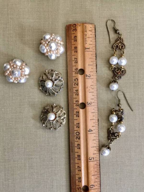 lot 2134 image: Clip on and hanging earrings