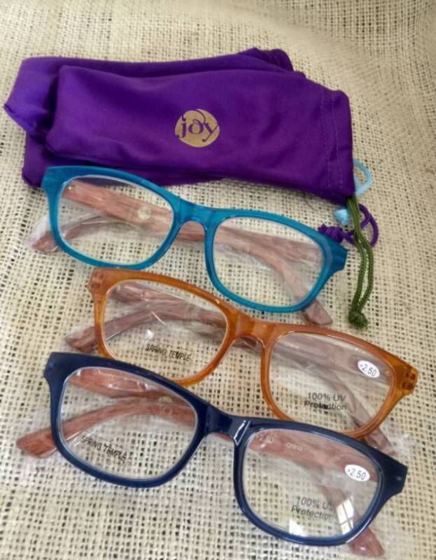 lot 2140 image: set of 3 Pairs of Readerseye glasses  2.50