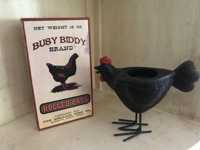 lot 2159 image: Black Hen Busy Biddy Kitchen Decor