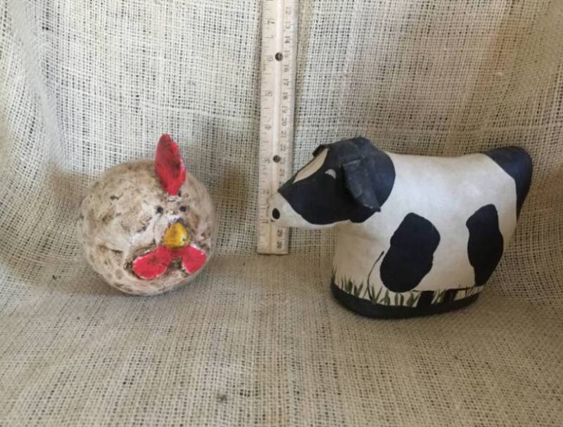 lot 2175 image: Farmhouse Country Decor--Chicken and Cow