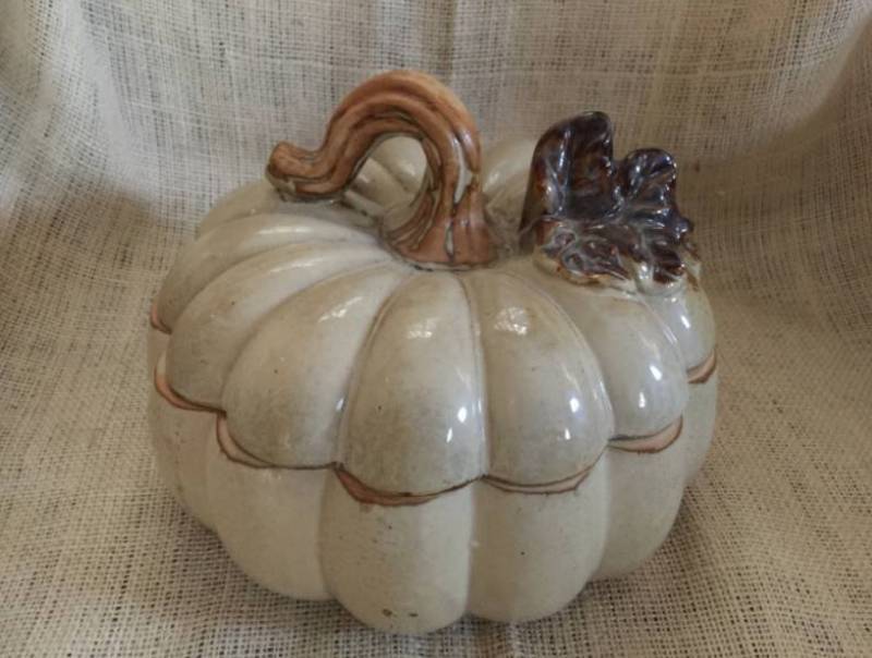 lot 2182 image: Ceramic Pumpkin BowlDish with Lid