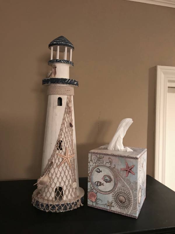 lot 2187 image: Wood Lighthouse decor and tissue box cover