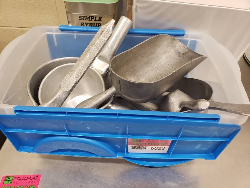 lot 6023 image: Lot Of Assorted Scoops