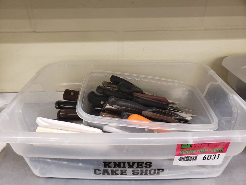 lot 6031 image: Lot Of Assorted Knives