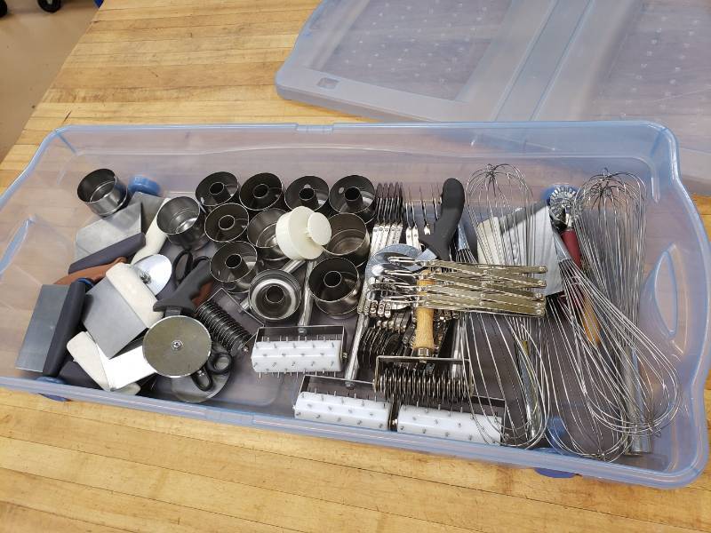 lot 6076 image: Lot Of Bakery Utensils