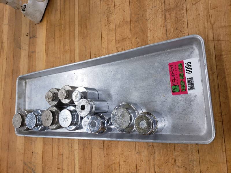 lot 6086 image: Lot Of Bakery Weights