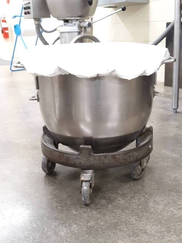 lot 6140 image: 40 Qt Mixing Bowl On Castors