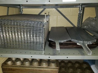 lot 6154 image: Assorted Lot of Pizza TraysSpactulas and 17 Wire Trays