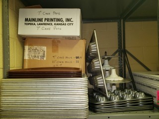 lot 6155 image: Assortment of Baking Trays, Bunt Pans, and Cake Pans