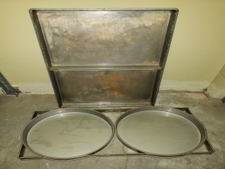 lot 6160 image: 20 Rectangular Divided Cake Trays and 2 Round Divided Cake Trays