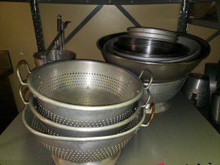 lot 6164 image: Lot of Mega Mixing Bowls and Strainers (Contents of Shelf)
