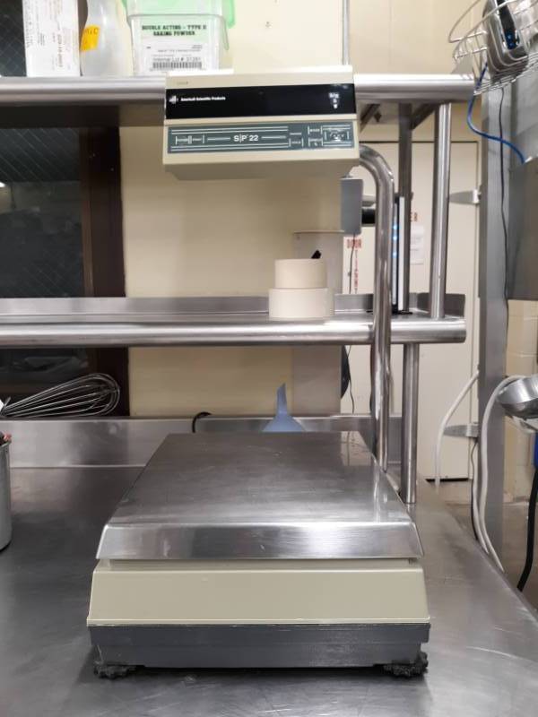 lot 6229 image: America.n Scientific Products Bench Scale SP22 Serial Number 4100132