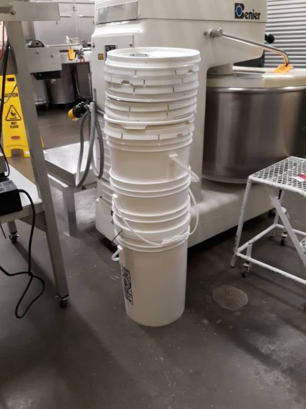 lot 6235 image: (4) Empty6 Gallon Buckets With Two Different Lid Styles