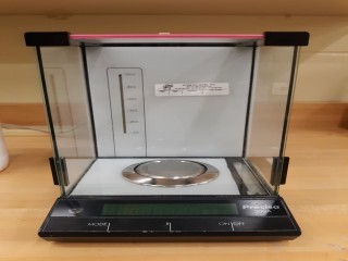 lot 6447 image: Precisa Balances Scale 22099 Serial #A22099