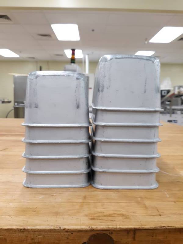 lot 7090 image: (11) Loaf Pans
