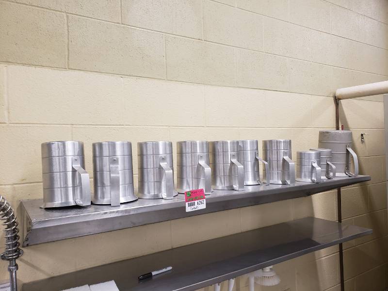 lot 6262 image: Lot (10) aluminum scoops