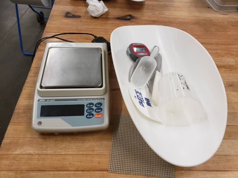 lot 6263 image: A&D GF-6000 GF Series Precision Balance scale with accessories