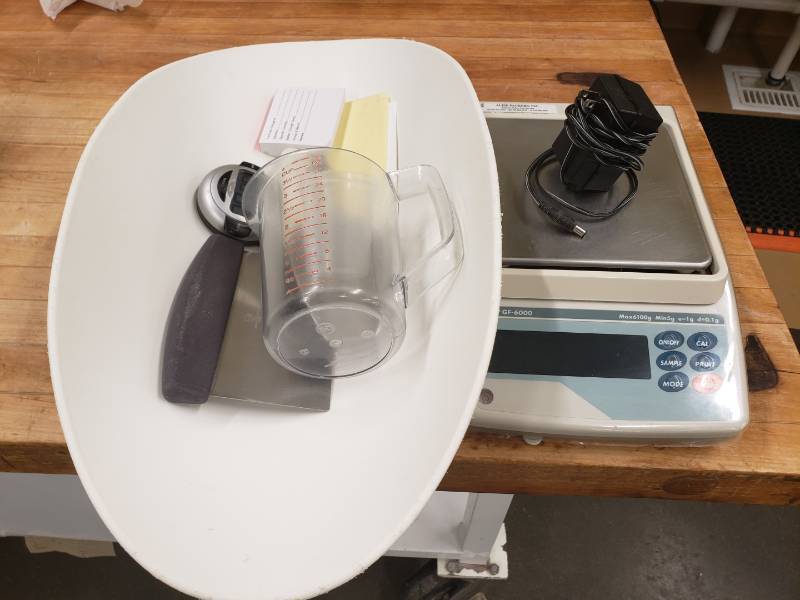 lot 6264 image: A&D GF-6000 GF Series Precision Balance scale with accessories