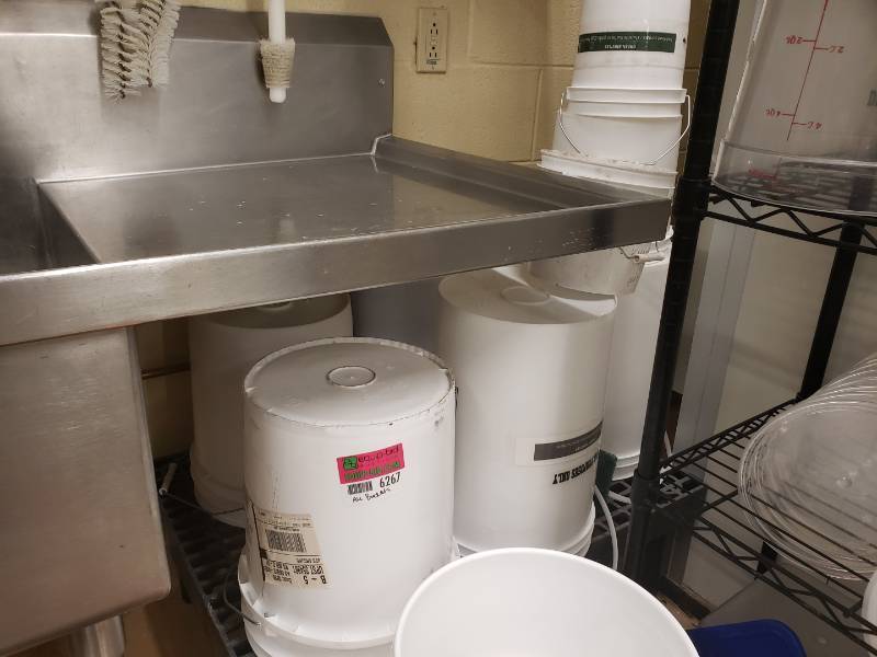 lot 6267 image: Lot of buckets