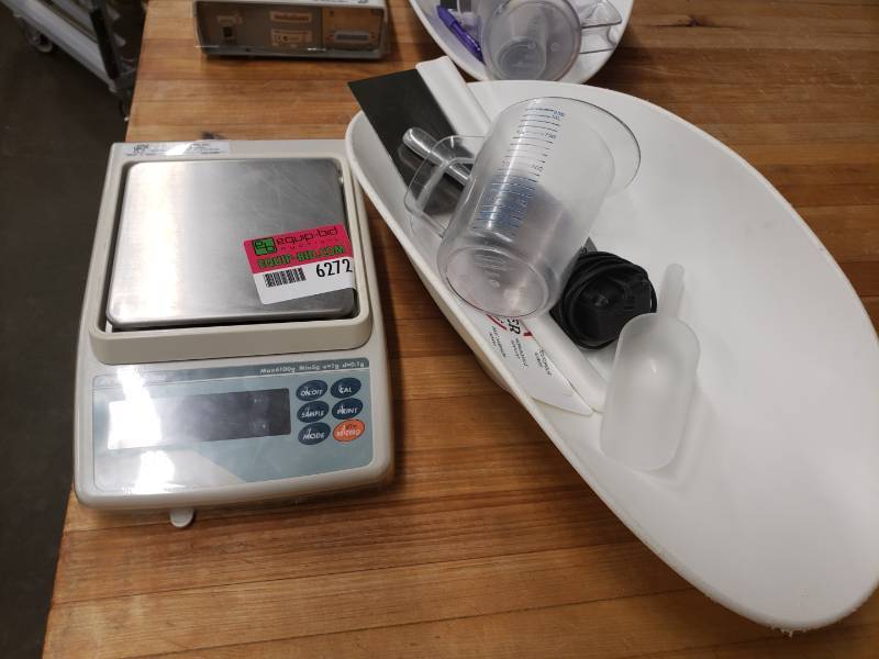 lot 6272 image: A&D GF-6000 GF Series Precision Balance scale with accessories