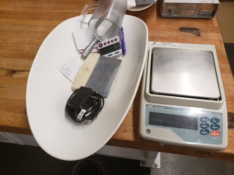 lot 6273 image: A&D GF-6000 GF Series Precision Balance scale with accessories