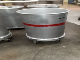 lot 6318 image: Wear-Ever Rolling Ingredient Stock Bin w Lid