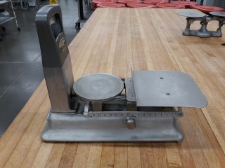 lot 6372 image: Exact Weight Scale Cap 12 Pounds