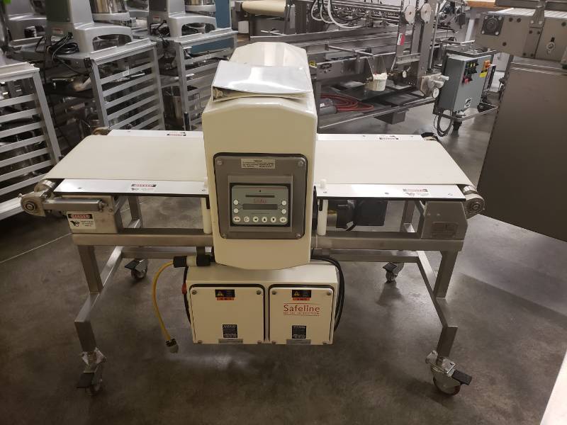 lot 6391 image: Safe line metal detector