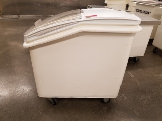 lot 6410 image: Rubbermaid Ingredient Bin