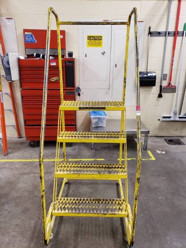 lot 6427 image: Yellow 4 Step Maintence Machinery Staircase
