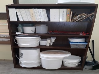 lot 7010 image: 5 Shelf Brown Bookshelf, Contents Not Included