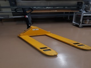 lot 7051 image: Yellow ULINE Pallet Jack