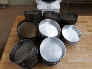 lot 7074 image: (40) Round Cake Pans
