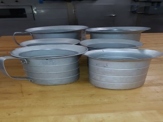 lot 7078 image: (6) Wear-Ever Ingredient Pitchers