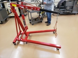 lot 7102 image: 2 Ton Hydrolic Utility Hoist