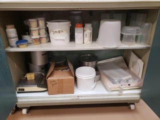 lot 7117 image: Contents of 7114 (Cart Sold Seperatly)