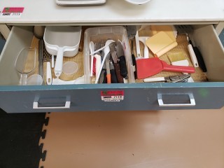 lot 7118 image: Contents of 7115 (Cart Sold Seperatly)