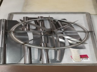 lot 7129 image: Cooking Pan & PizzaPastry Cutters