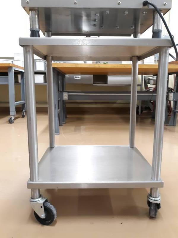 lot 7195 image: Rolling cart