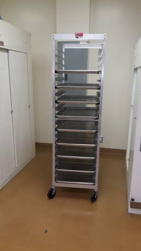 lot 7503 image: 20-Shelf Rolling Cooking Pan Rack w 9 Cooking Pans & Broiler Racks