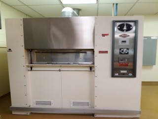 lot 7504 image: Reed Commercial Oven Model 4-20x28 Serial R8490 Manufactured 1987, 115V AC 10pH 60HZ 12 Amps 100,000 BtuHr