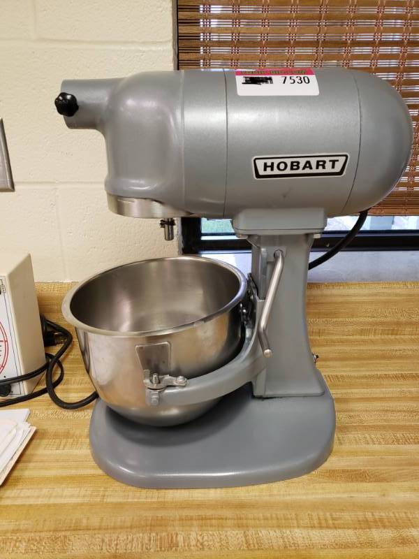 lot 7530 image: Hobart 5 Qt Mixer