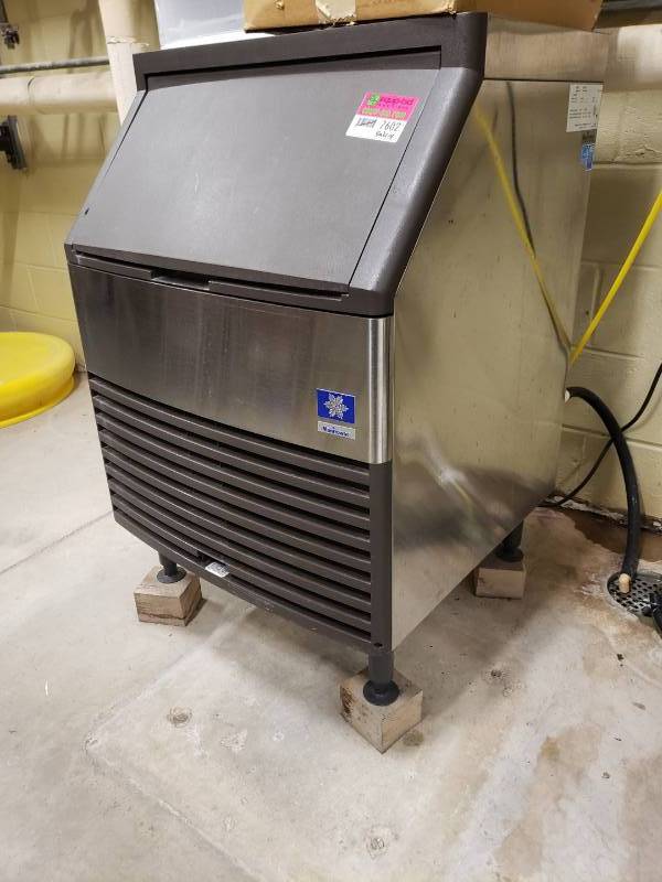 lot 7602 image: Manitowoc Ice QY-0214A Cube Style Ice Maker with Bin