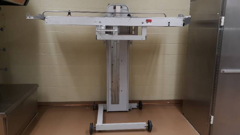 lot 7191 image: Adjustable conveyor stand