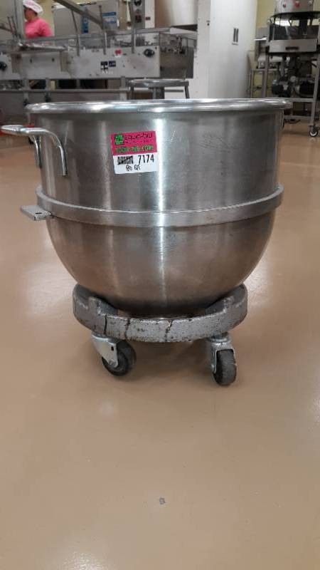 lot 7174 image: 80 QT. Mixing Bowl w Bowl Dolly (Matches w Lot 7145)