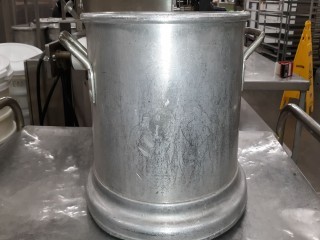 lot 6285 image: Wear-Ever Metal Mixing Pot 14x10 in.